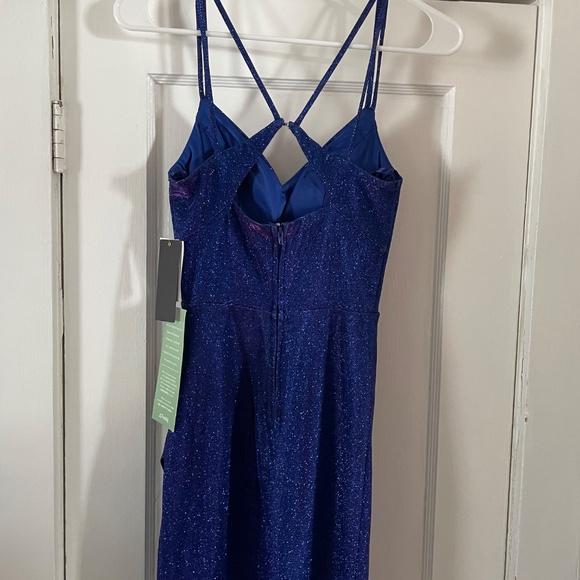 Formal dress - Picture 2 of 2